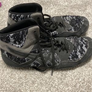 Boys wrestling shoes